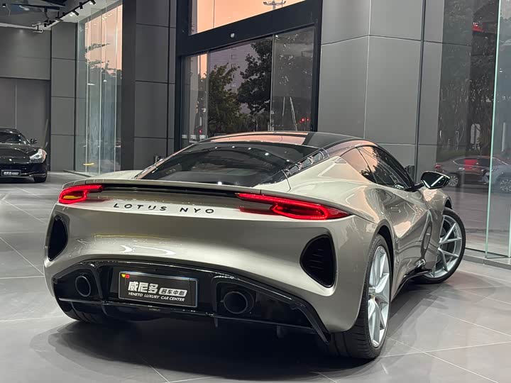 Фото 3 - Lotus Emira