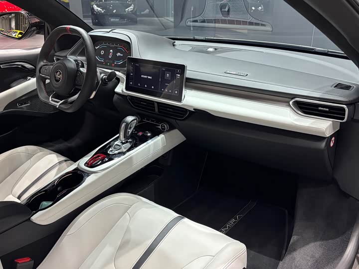 Фото 9 - Lotus Emira