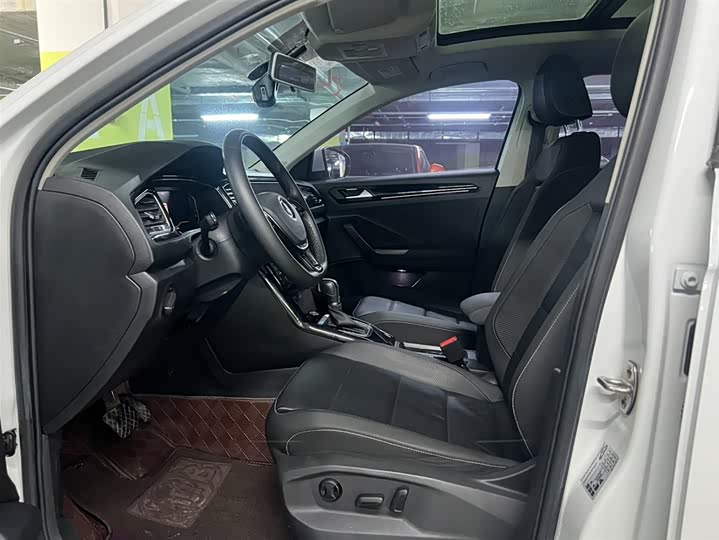 Фото 6 - Volkswagen T-Roc