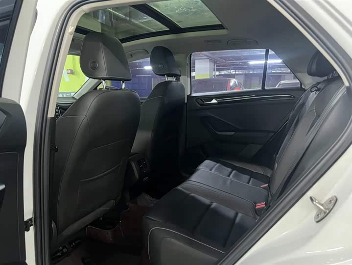 Фото 7 - Volkswagen T-Roc