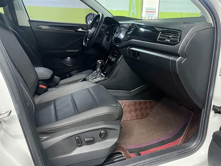 Фото 9 - Volkswagen T-Roc