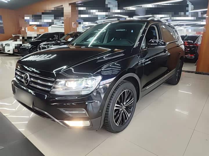 Фото 1 - Volkswagen Tiguan L Pro