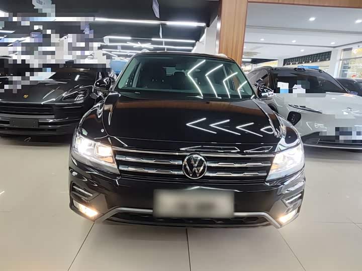 Фото 3 - Volkswagen Tiguan L Pro