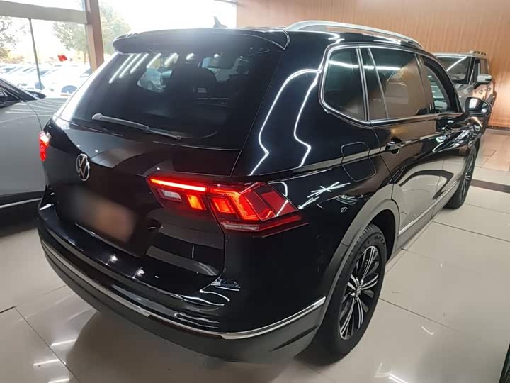 Фото 7 - Volkswagen Tiguan L Pro