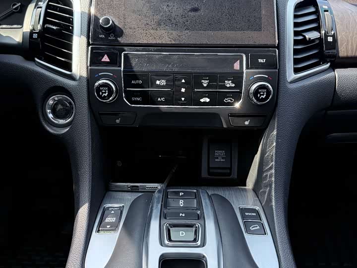 Фото 6 - Honda Avancier