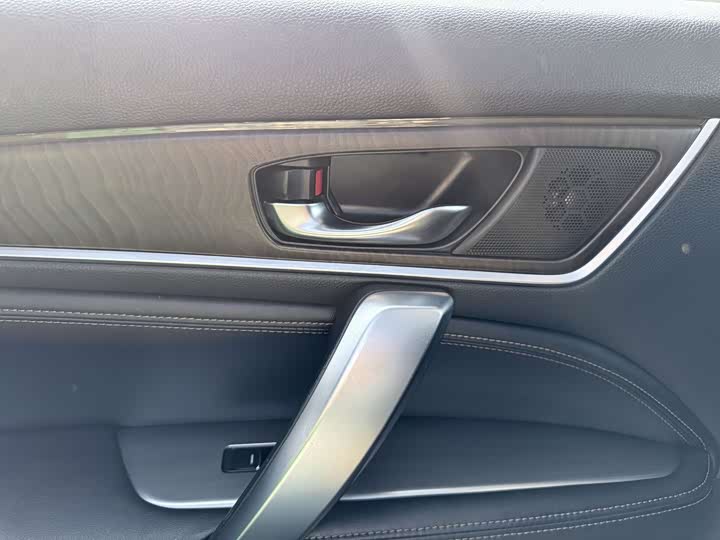 Фото 8 - Honda Avancier