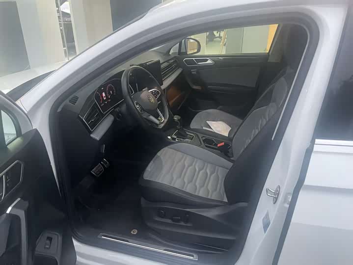 Фото 7 - Volkswagen Tiguan X