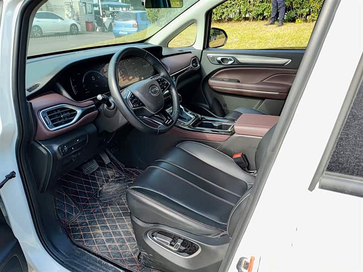 Фото 7 - GAC Trumpchi M6