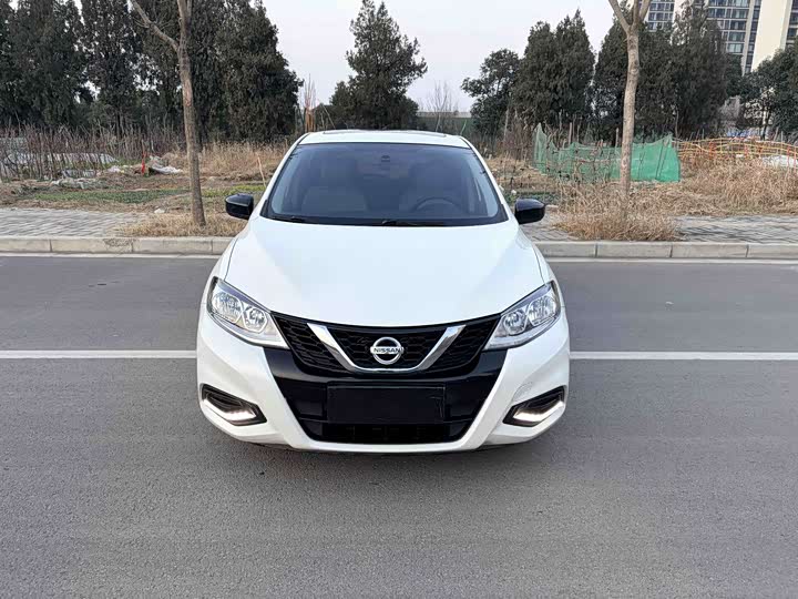 Фото 1 - Nissan Tiida