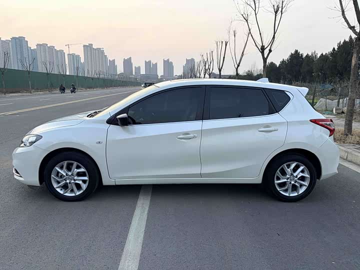 Фото 3 - Nissan Tiida