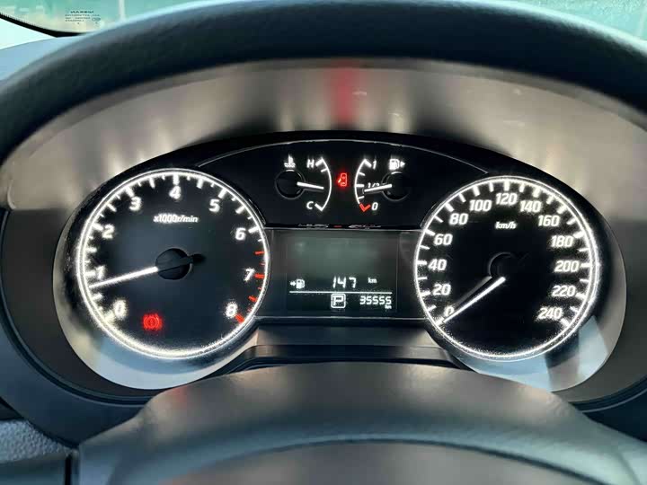 Фото 4 - Nissan Tiida