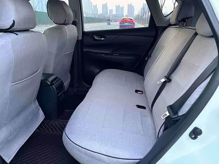 Фото 7 - Nissan Tiida