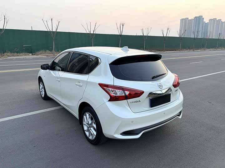 Фото 9 - Nissan Tiida