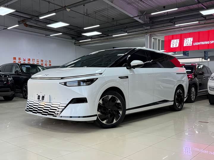 Фото 1 - XPeng X9