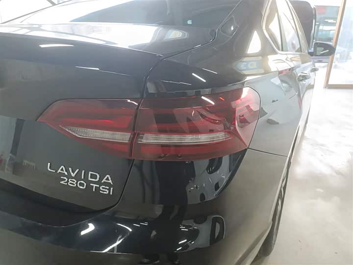 Фото 8 - Volkswagen Lavida