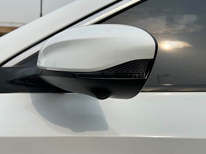 Фото 8 - MG Motor 5