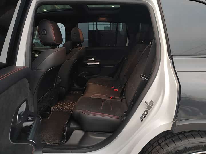 Фото 7 - Mercedes-Benz GLB-Class AMG