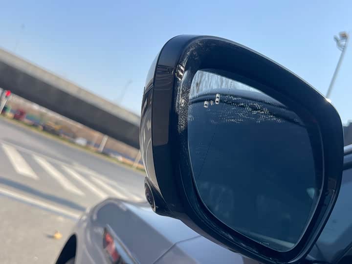 Фото 6 - Hongqi EH7