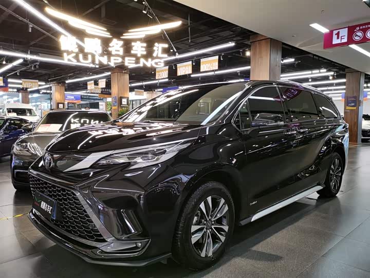 Фото 1 - Toyota Granvia