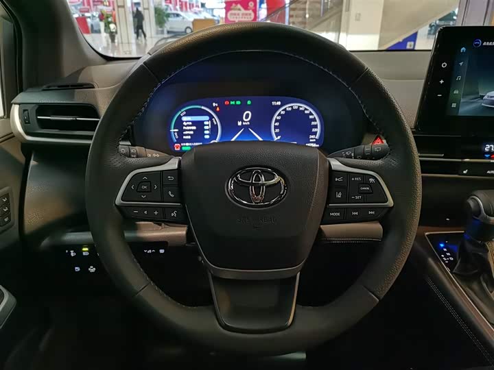 Фото 4 - Toyota Granvia