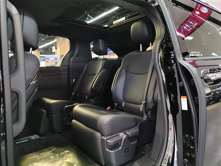 Фото 8 - Toyota Granvia