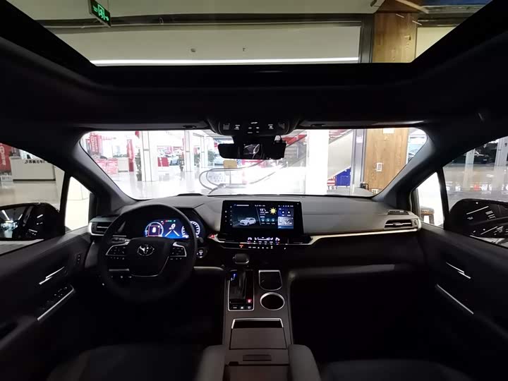 Фото 9 - Toyota Granvia