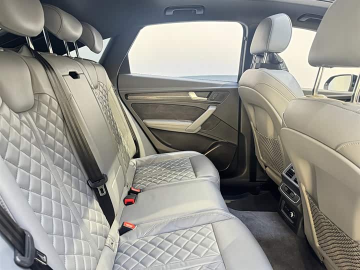 Фото 8 - Audi Q5L Sportback