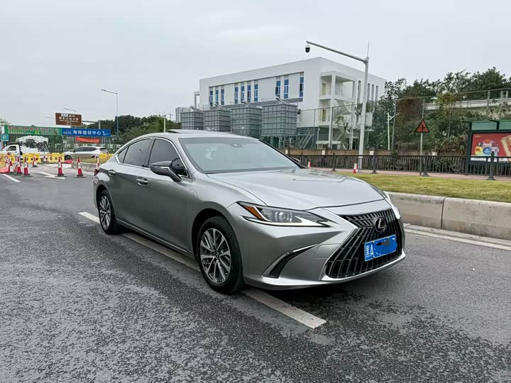 Фото 2 - Lexus ES