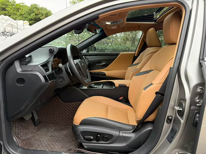 Фото 5 - Lexus ES