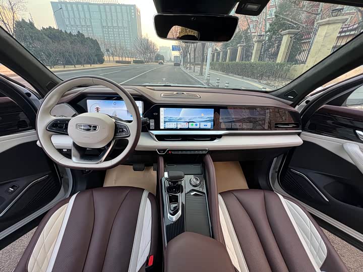 Фото 2 - Geely Monjaro