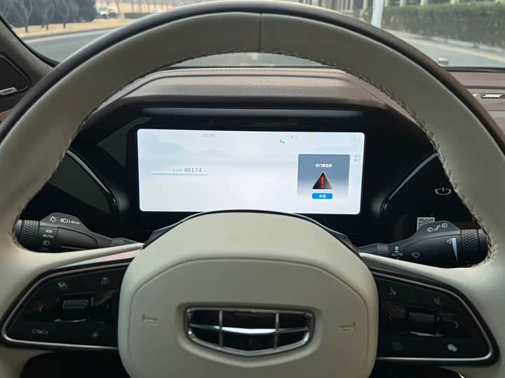 Фото 4 - Geely Monjaro