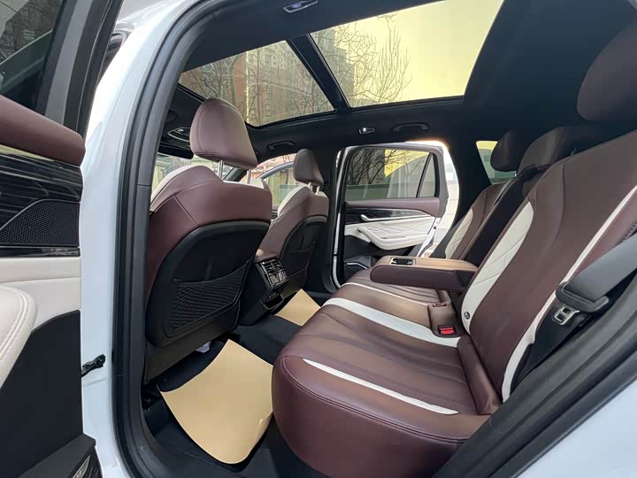 Фото 8 - Geely Monjaro