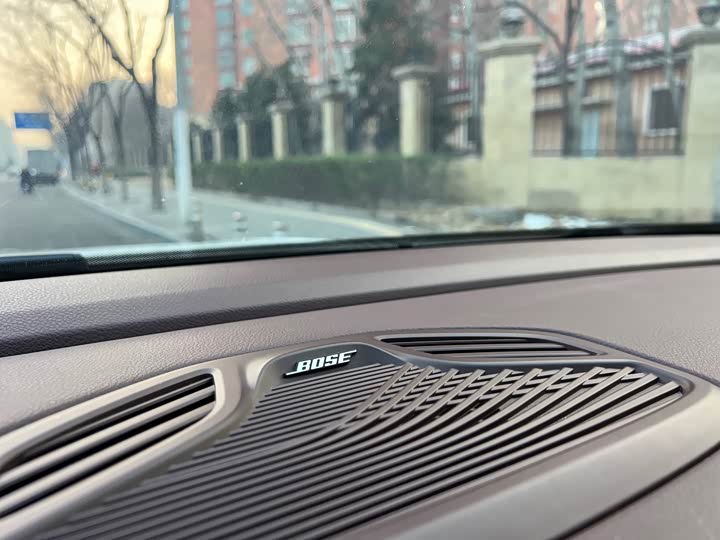 Фото 9 - Geely Monjaro