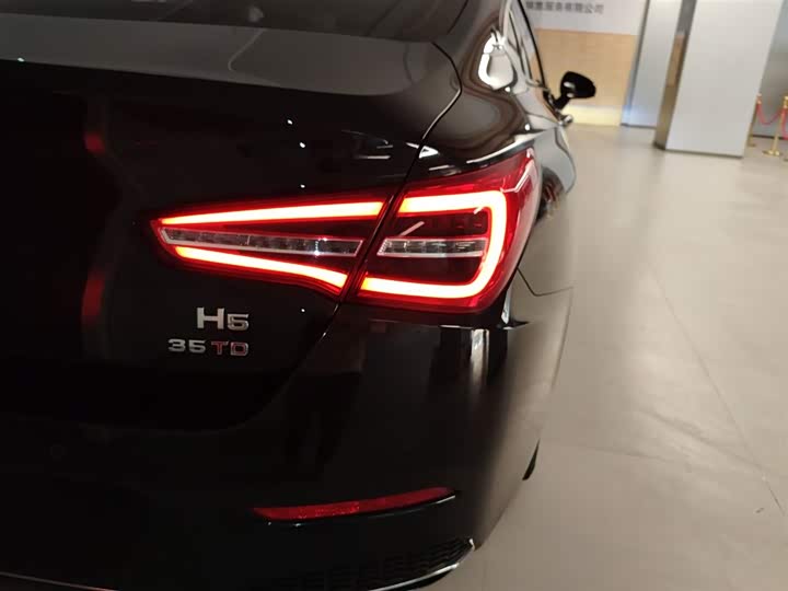 Фото 8 - Hongqi H5