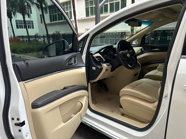 Фото 8 - Buick GL8 ES