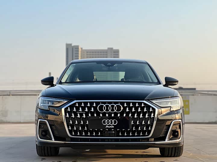 Фото 2 - Audi A8