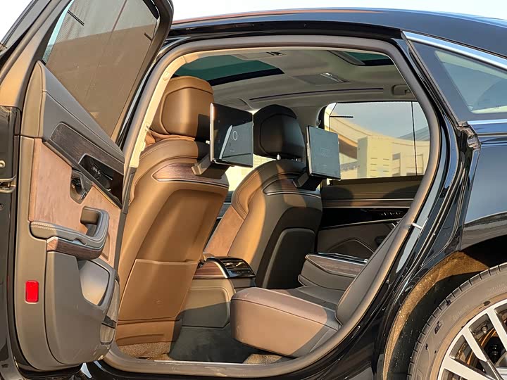 Фото 5 - Audi A8