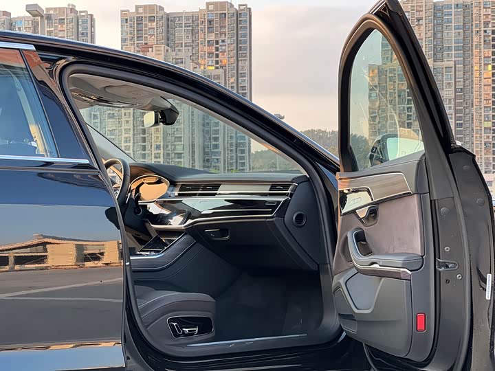 Фото 6 - Audi A8