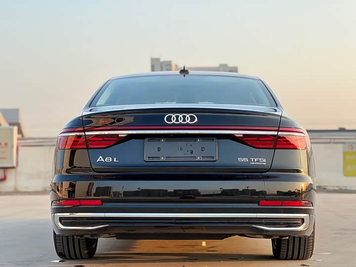 Фото 9 - Audi A8