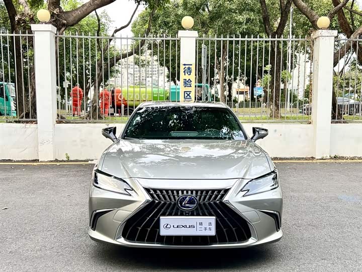Фото 2 - Lexus ES
