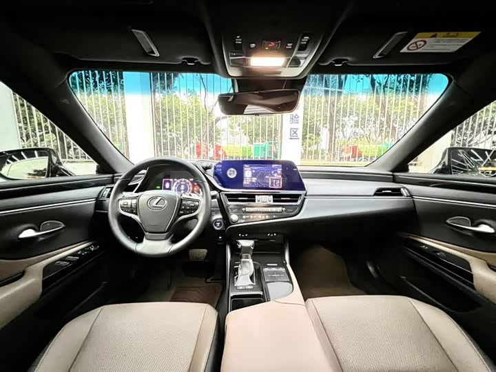 Фото 5 - Lexus ES