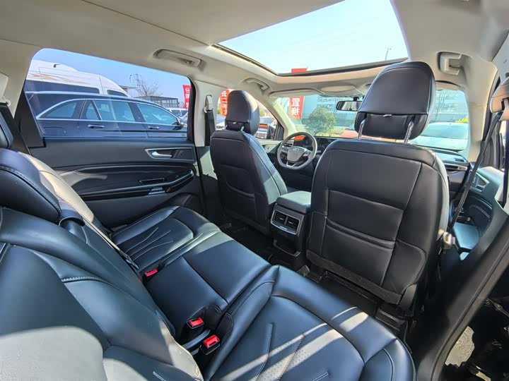 Фото 4 - Ford Edge