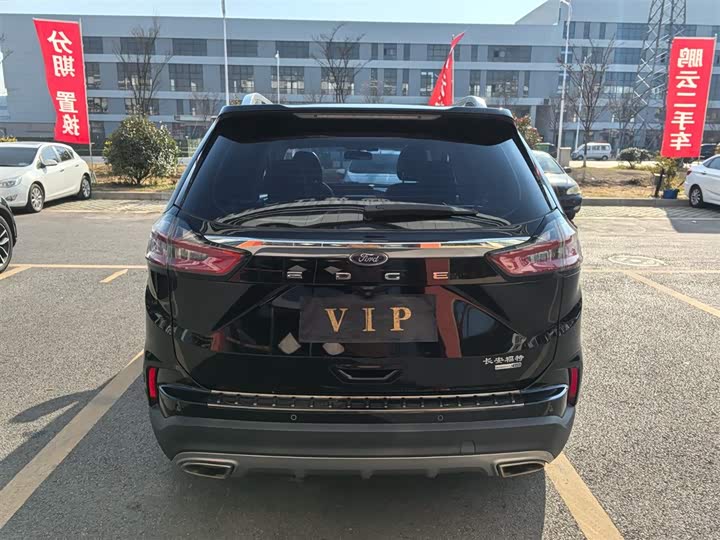 Фото 9 - Ford Edge