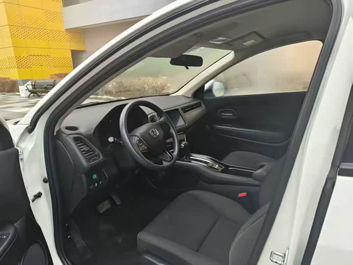 Фото 4 - Honda Vezel