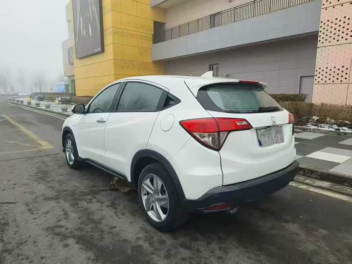 Фото 9 - Honda Vezel