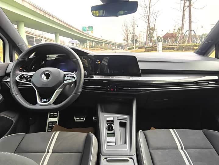 Фото 5 - Volkswagen Golf