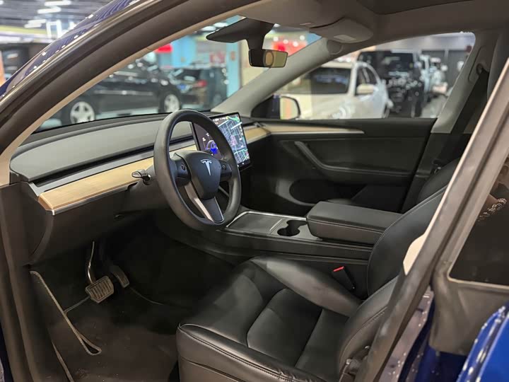 Фото 4 - Tesla Model Y