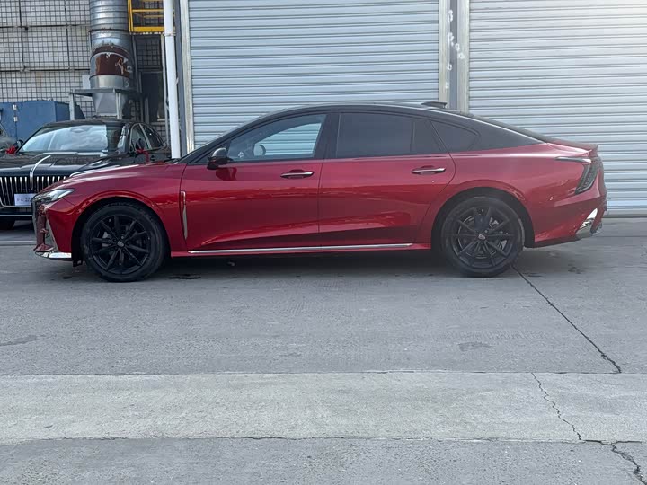 Фото 7 - Hongqi H6