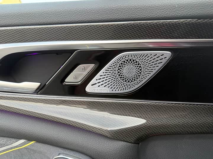 Фото 9 - Hongqi H6