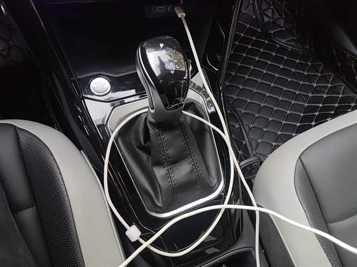 Фото 7 - Volkswagen T-Roc